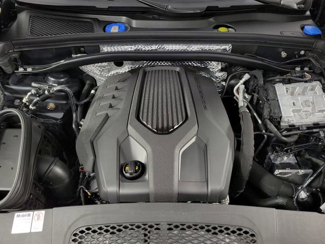 Used 2024 Porsche Macan image 12