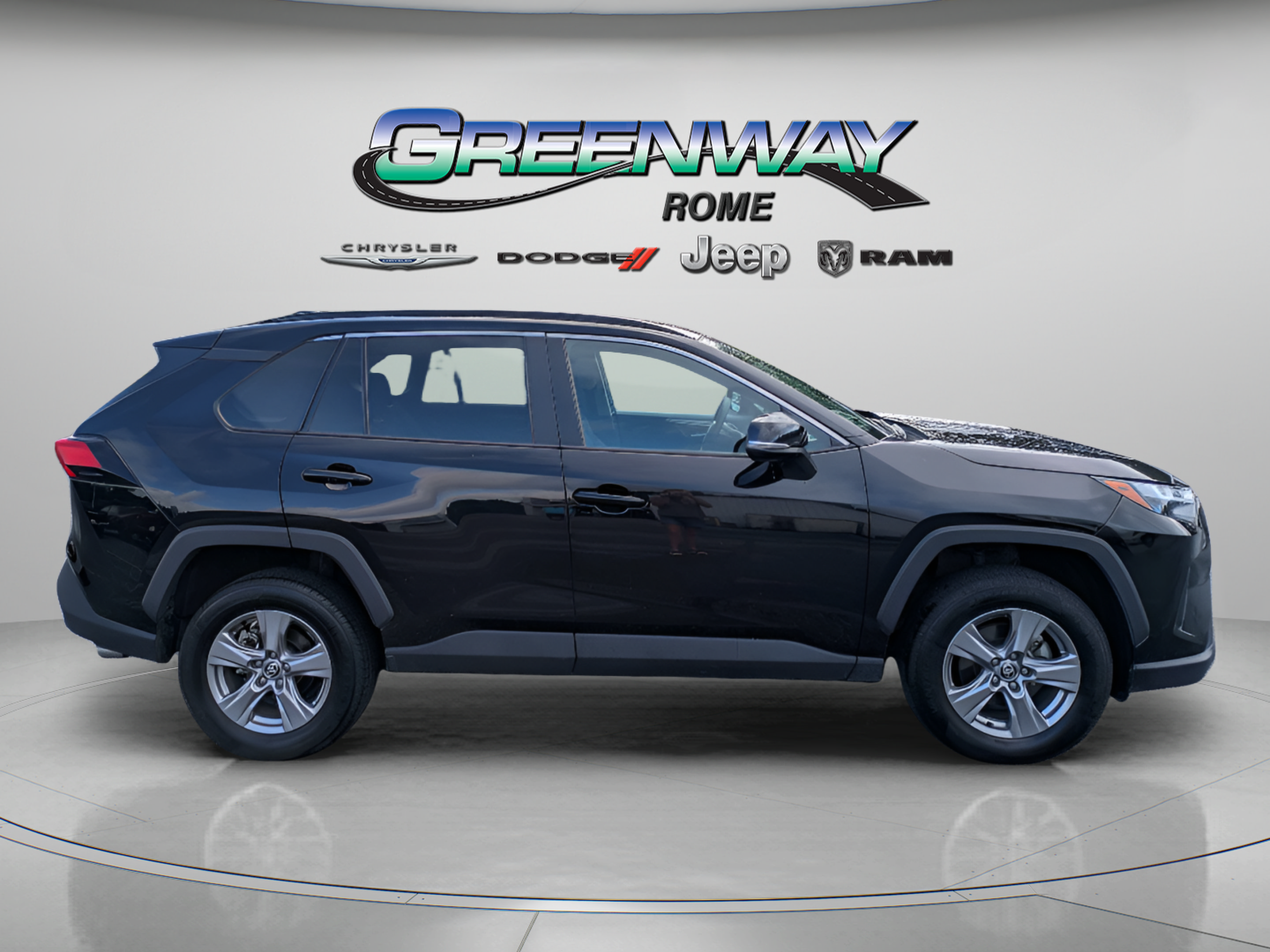 Used 2024 Toyota RAV4 XLE FWD image 8