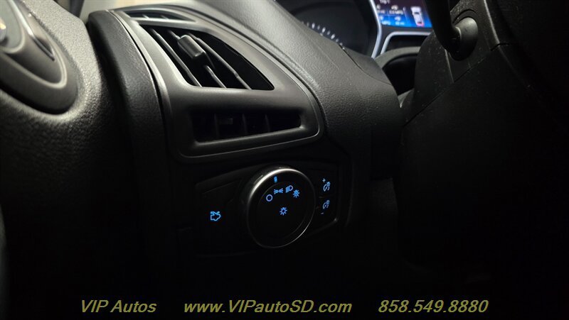 Used 2018 Ford Focus SE FWD image 21