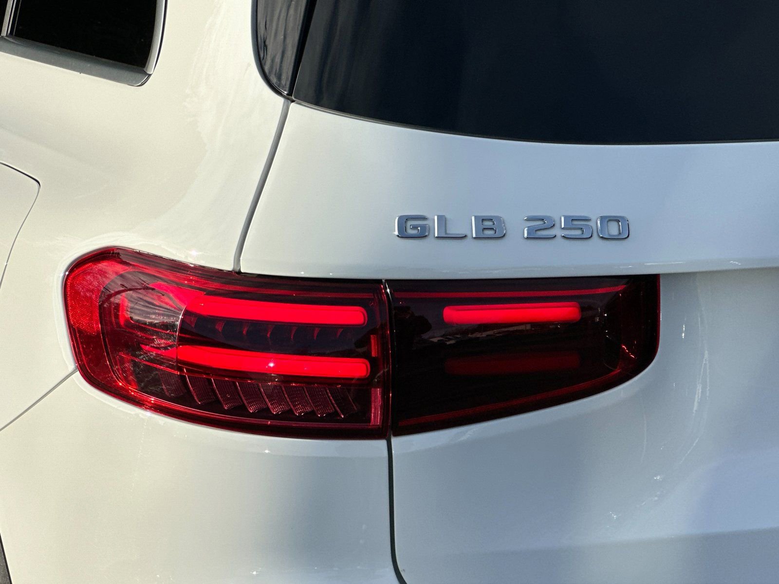 Certified 2025 Mercedes-Benz GLB 250 4MATIC image 25
