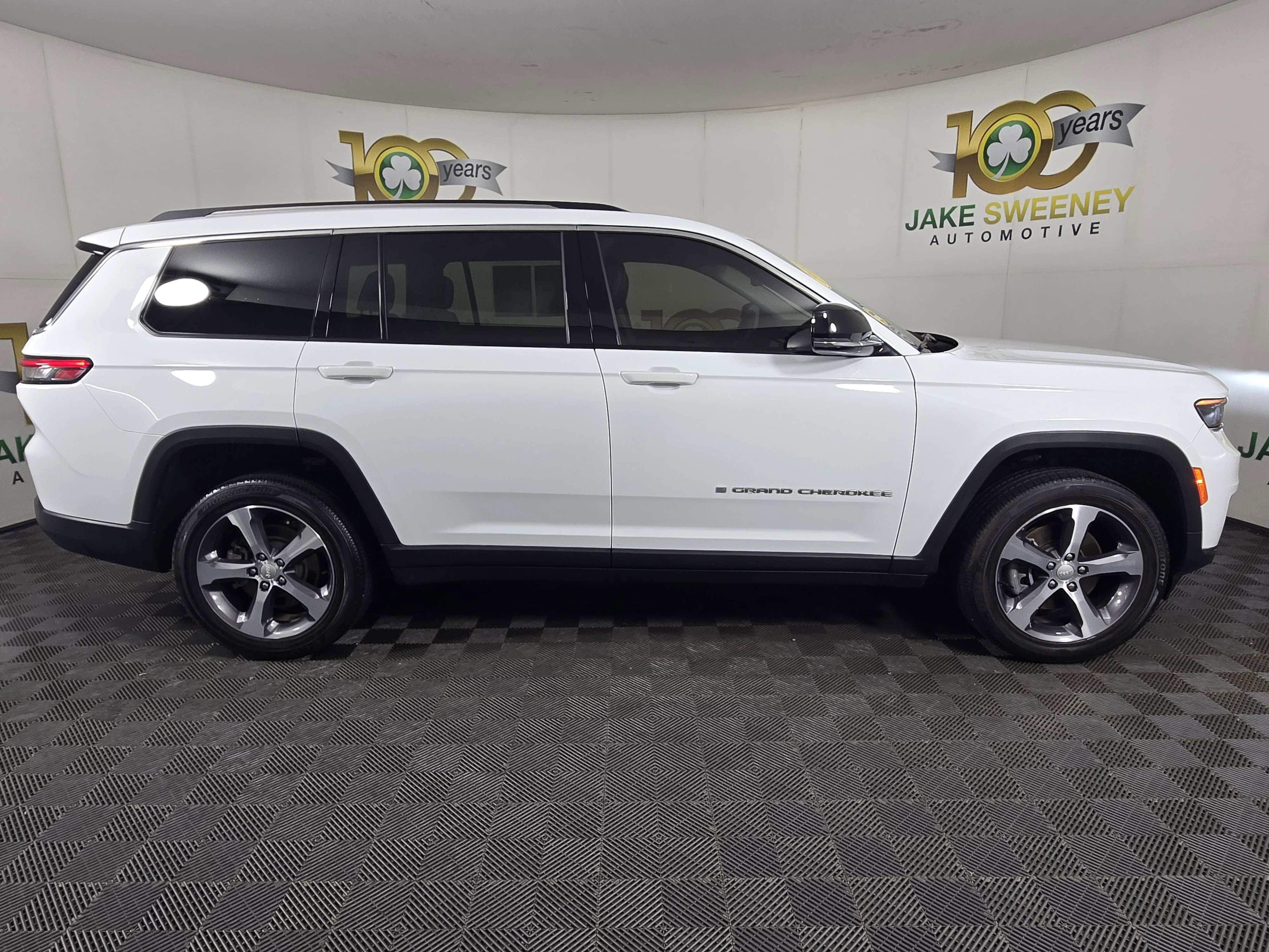 Used 2023 Jeep Grand Cherokee L Limited image 11