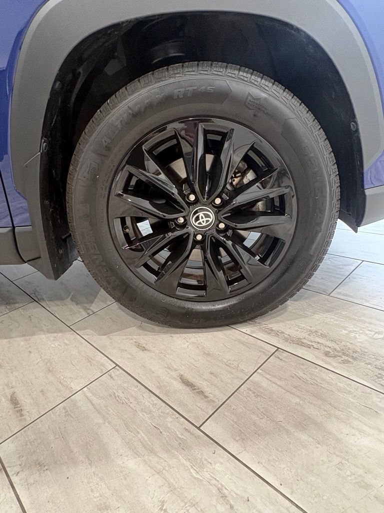 Used 2022 Toyota Corolla Cross LE AWD/4WD image 9