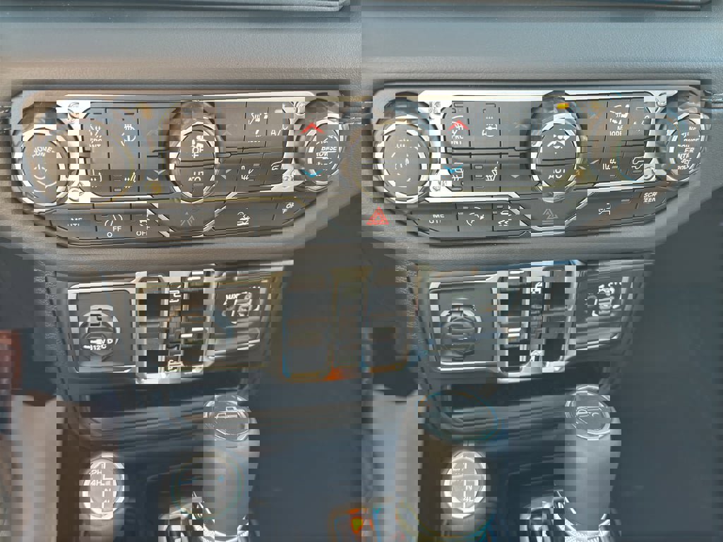 New 2025 Jeep Gladiator Sport image 16