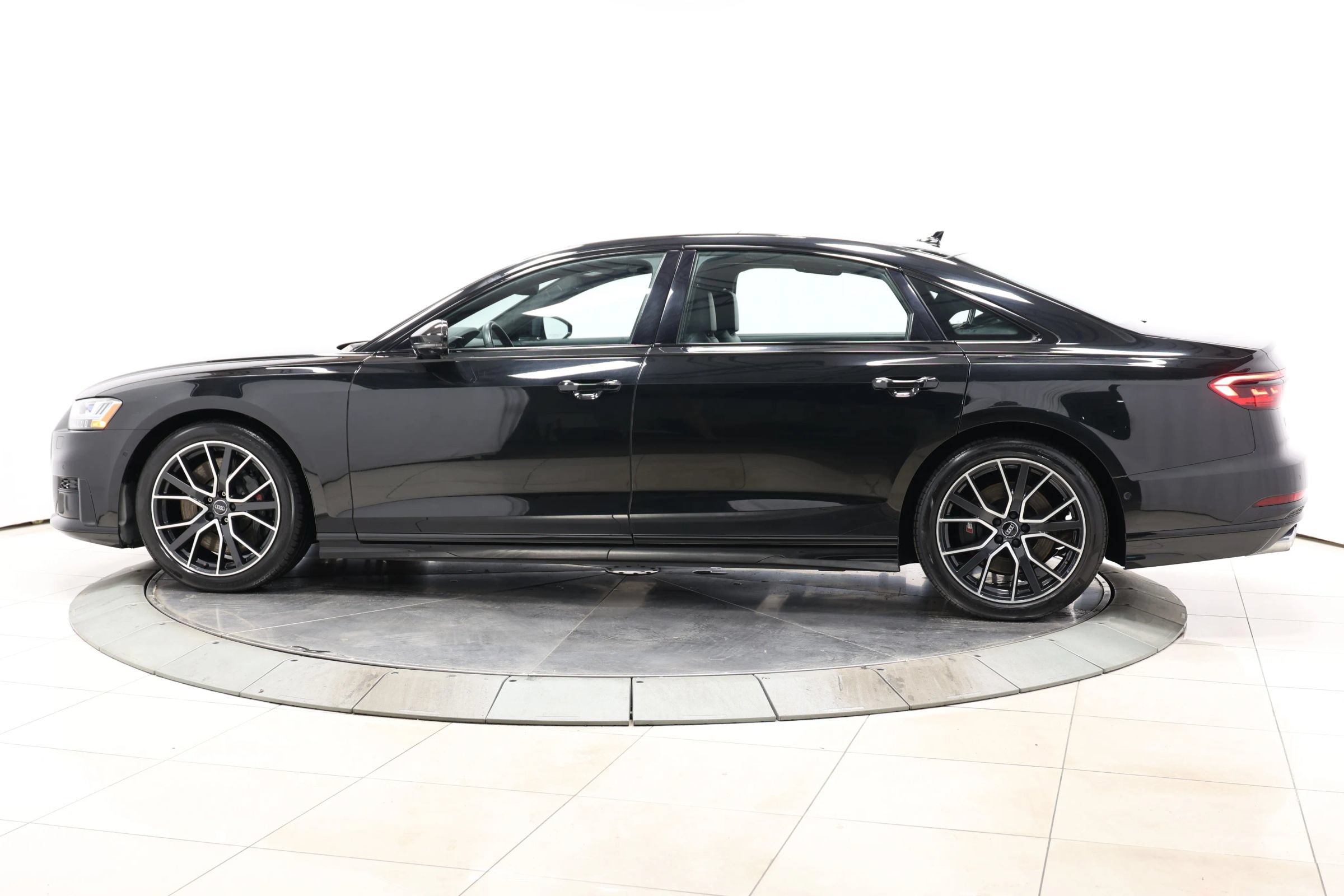 Used 2020 Audi S8 L w/ S8 Executive Package AWD/4WD image 8