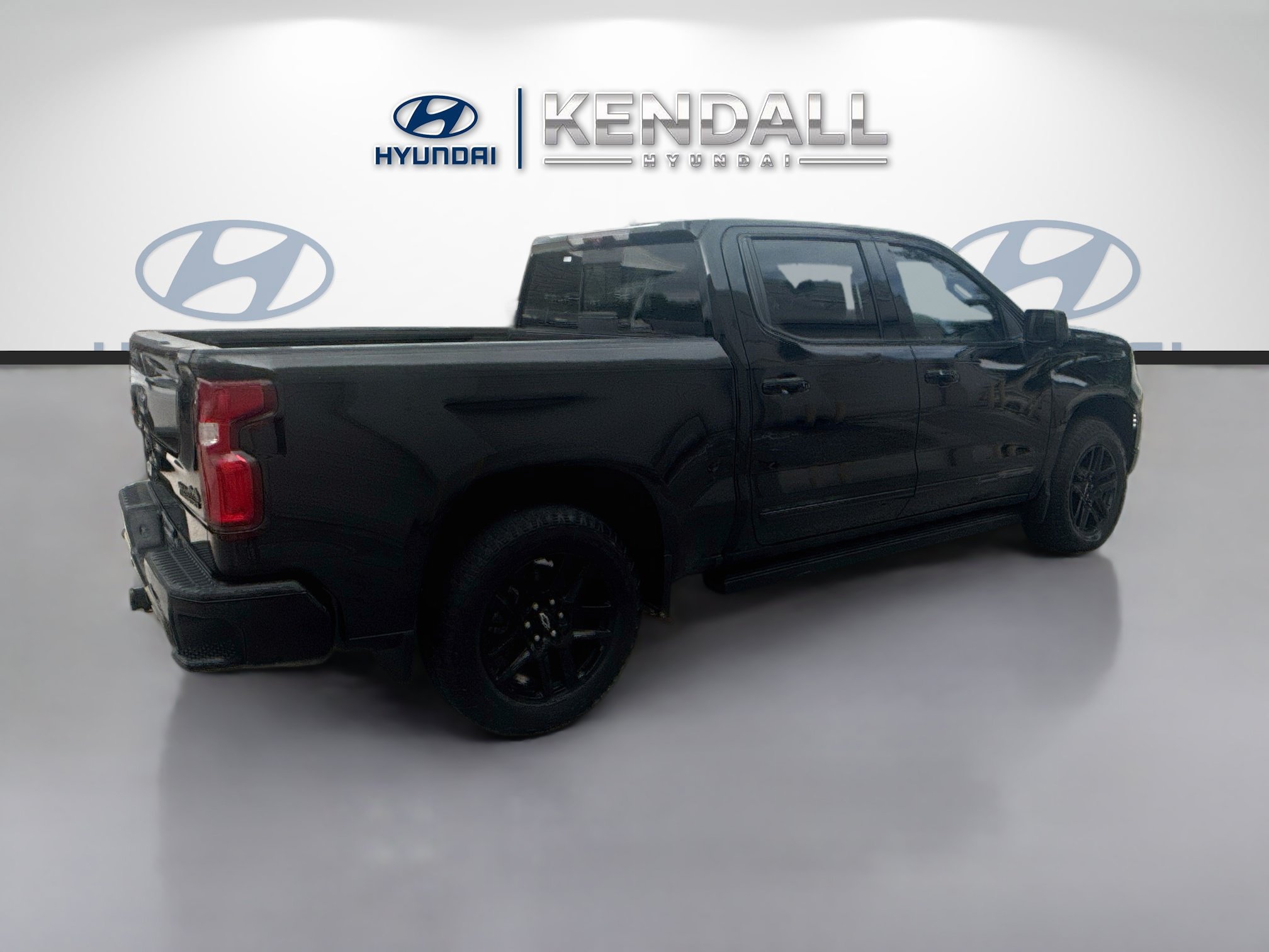 Used 2024 Chevrolet Silverado 1500 High Country w/ Midnight Edition AWD/4WD image 6