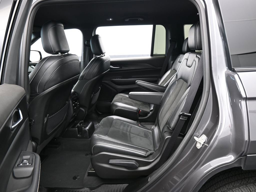 Used 2023 Jeep Grand Cherokee L Laredo AWD/4WD image 29