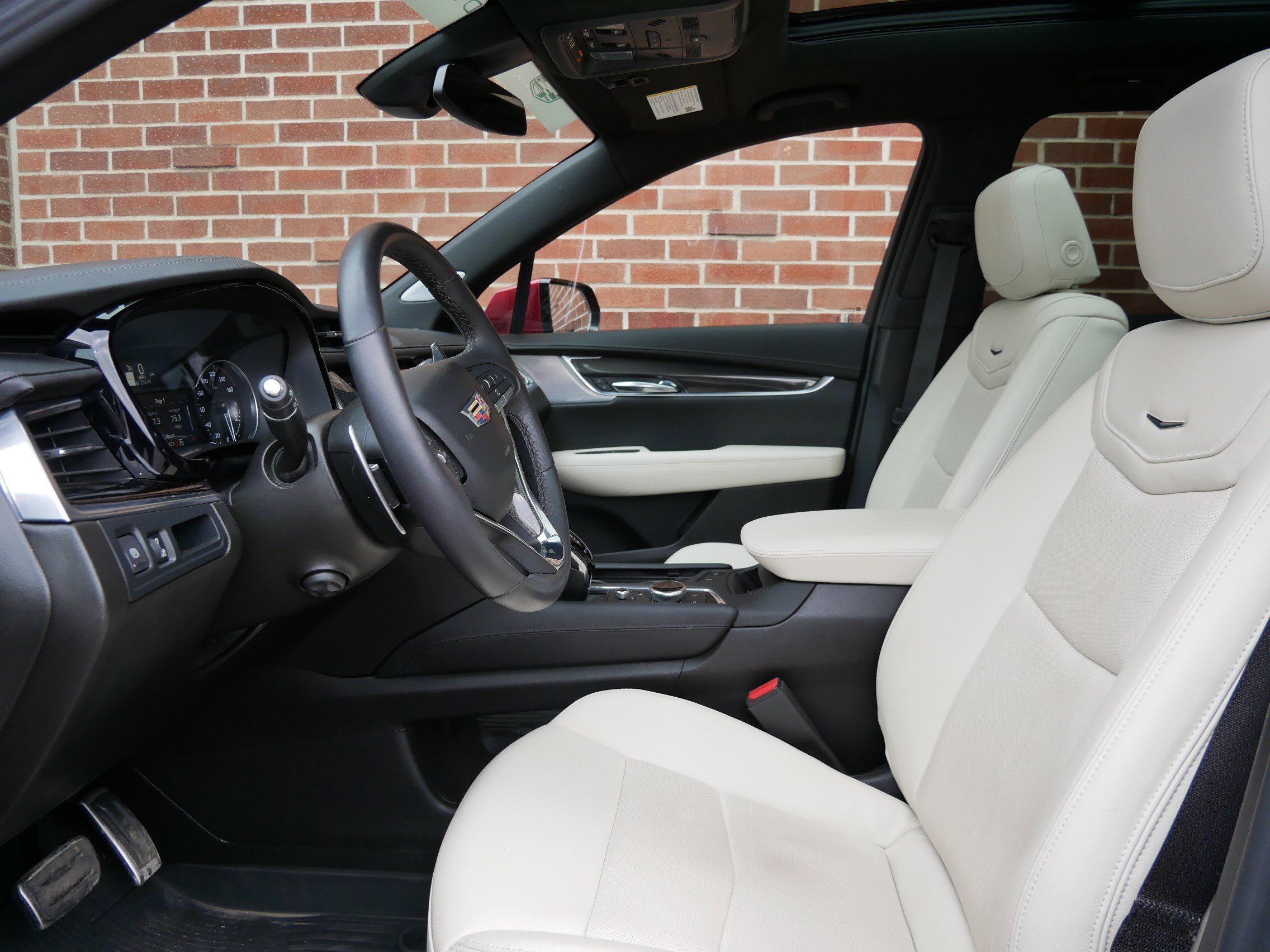 Certified 2023 Cadillac XT6 Sport w/ LPO, Floor Liner Package AWD/4WD image 6