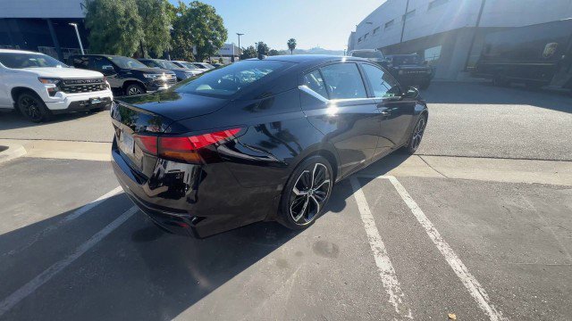 Used 2025 Nissan Altima 2.5 SR image 8