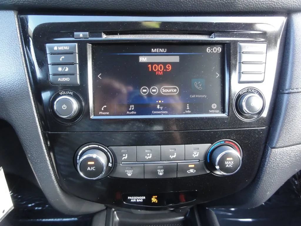 Used 2018 Nissan Rogue S AWD/4WD image 19