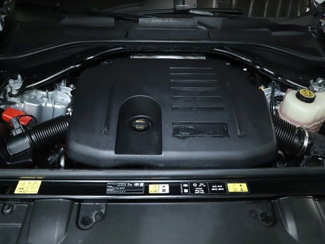 Certified 2025 Land Rover Range Rover SE image 37