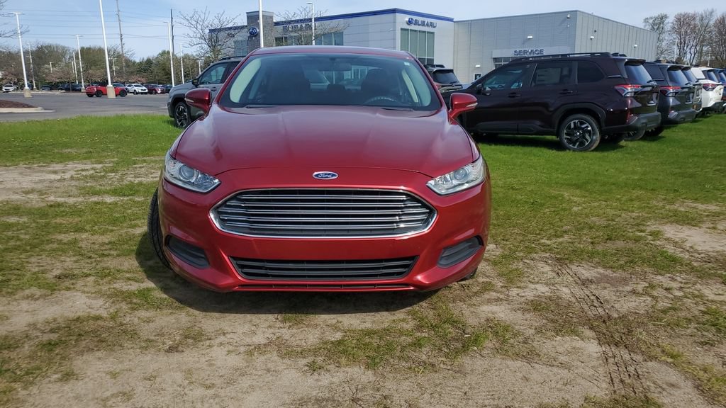 Used 2015 Ford Fusion SE FWD image 2