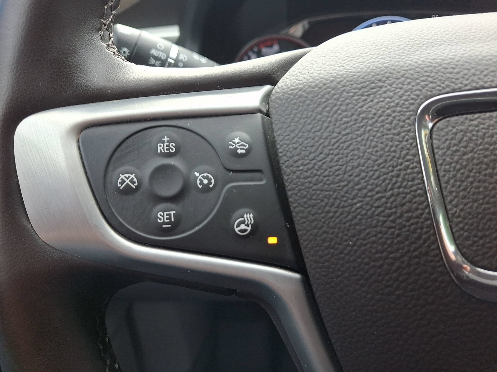 Used 2023 GMC Acadia SLT w/ Technology Package AWD/4WD image 23