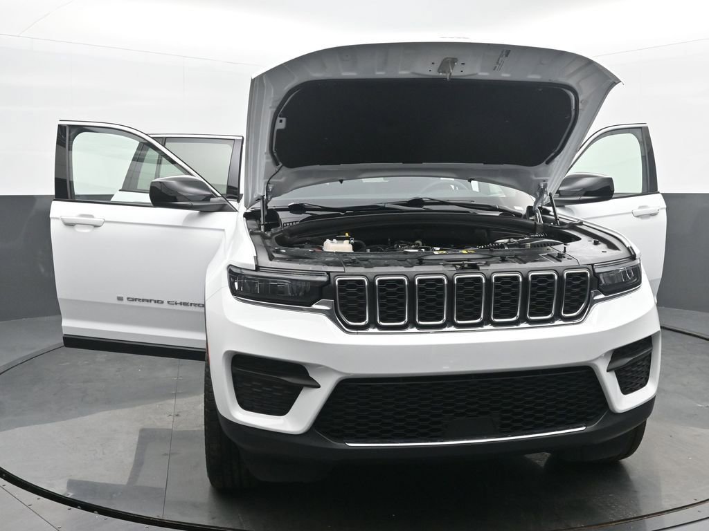 Used 2024 Jeep Grand Cherokee Laredo w/ Luxury Tech Group I image 52