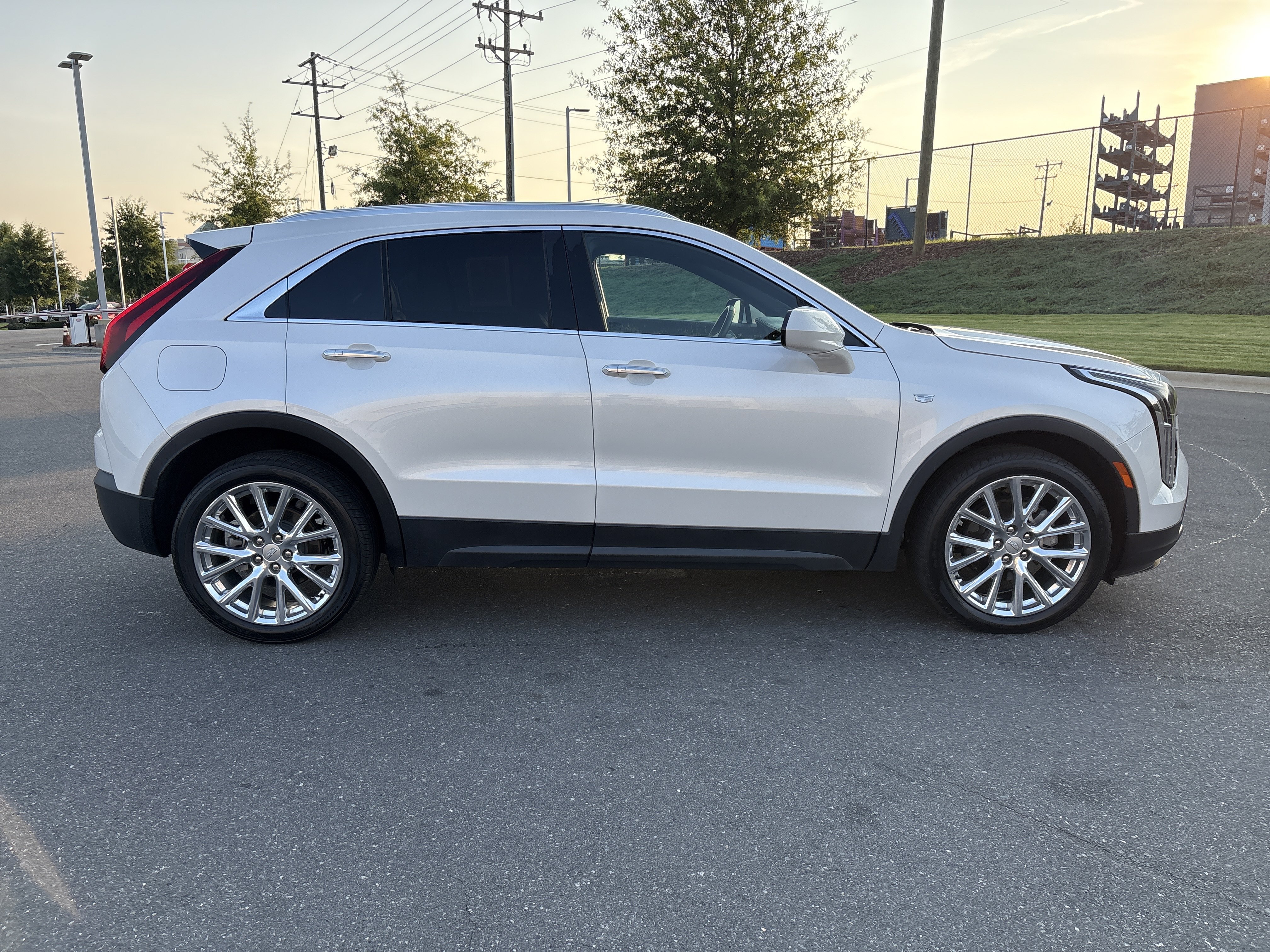 Used 2022 Cadillac XT4 Luxury w/ Cold Weather Package AWD/4WD image 10