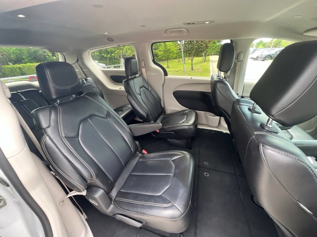 Used 2023 Chrysler Pacifica Touring-L FWD image 18