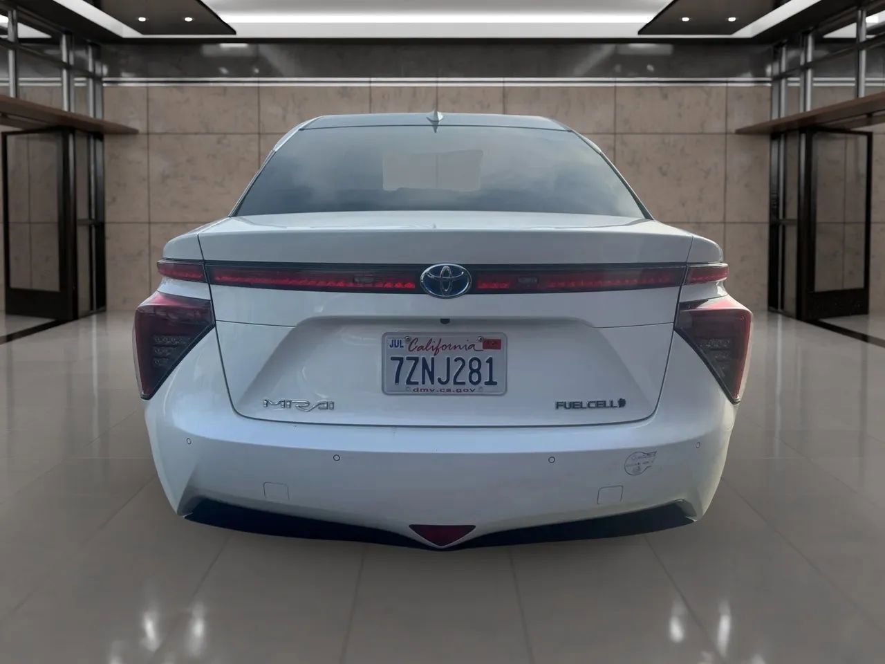 Used 2017 Toyota Mirai FWD image 5