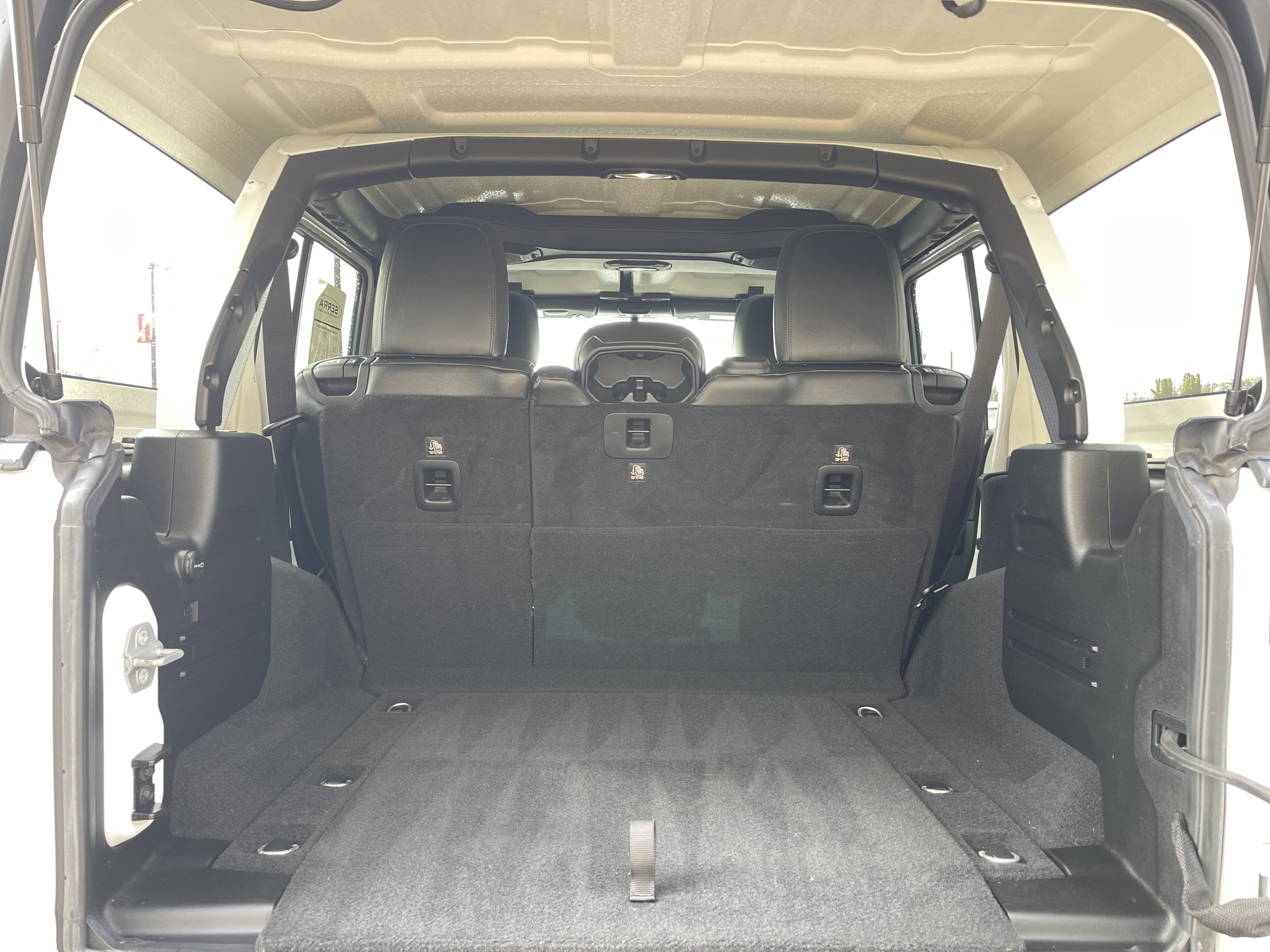 Used 2018 Jeep Wrangler Unlimited Rubicon w/ Steel Bumper Group image 9