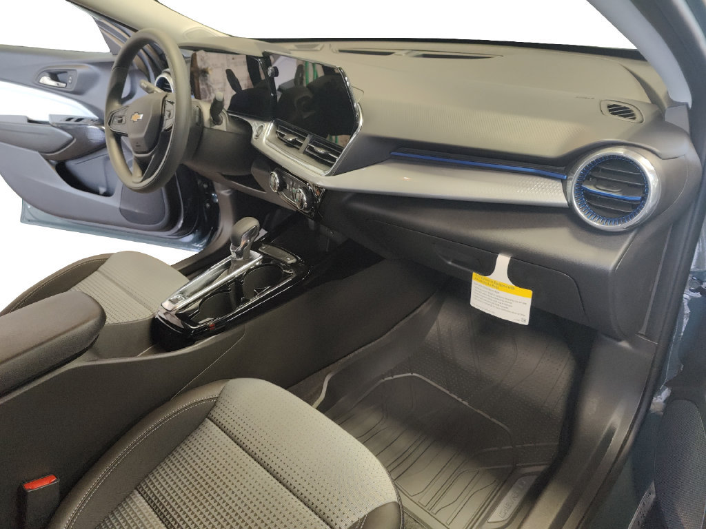 Used 2025 Chevrolet Trax LT FWD image 15
