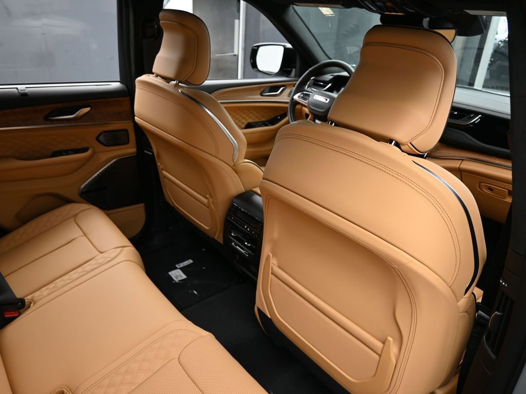 New 2025 Jeep Grand Cherokee Summit image 39