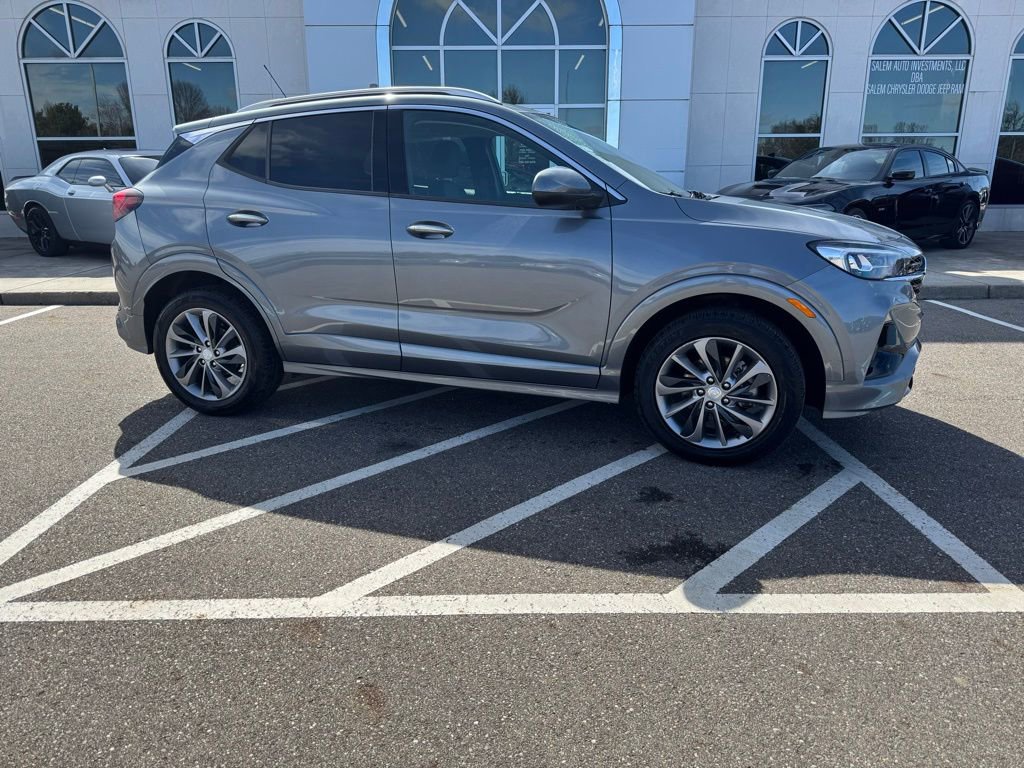 Used 2020 Buick Encore GX Essence w/ Sport Touring Package AWD/4WD image 2
