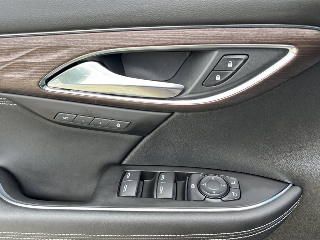 Used 2023 Buick Envision Avenir AWD/4WD image 30