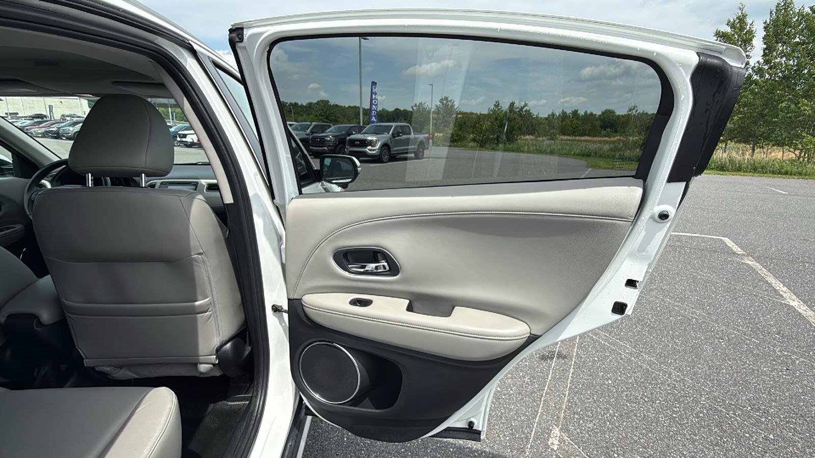 Used 2016 Honda HR-V EX-L image 18