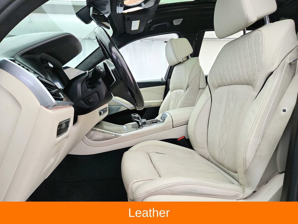 Used 2021 BMW X7 M50i w/ Dynamic Handling Package AWD/4WD image 11