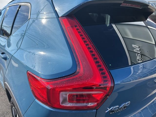 Certified 2025 Volvo XC40 B5 Plus image 10