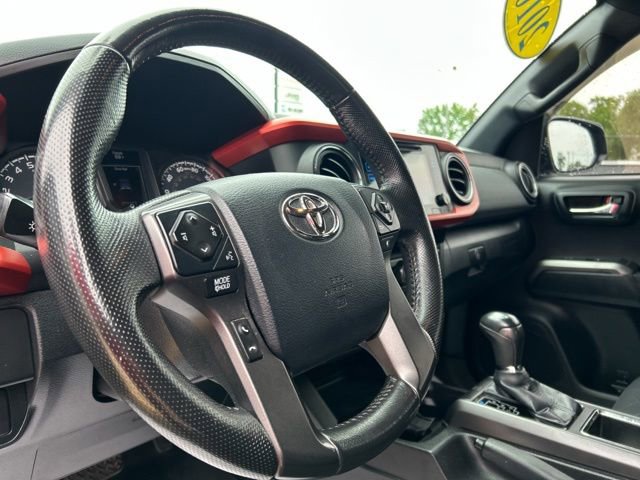 Used 2016 Toyota Tacoma TRD Sport w/ Towing Package AWD/4WD image 25
