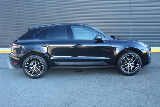 Certified 2023 Porsche Macan image 9