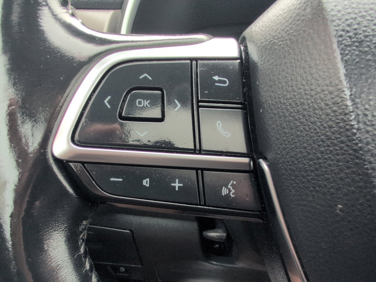 Used 2020 Toyota Highlander XLE image 19