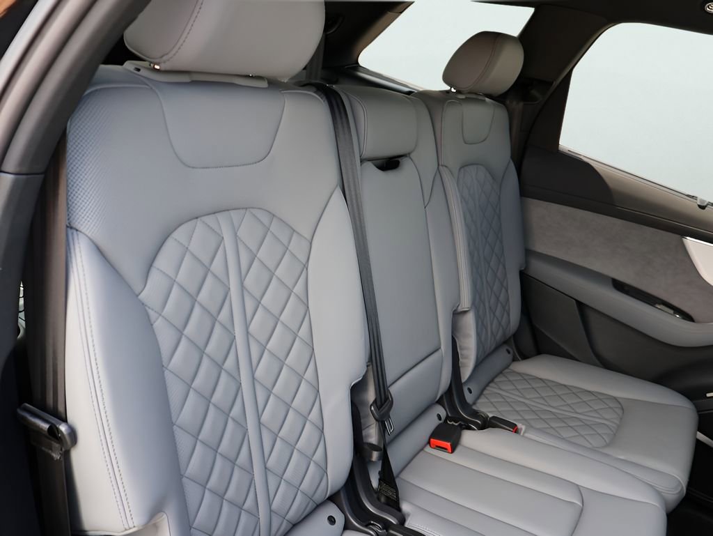 Used 2024 Audi Q7 3.0T Prestige AWD/4WD image 12