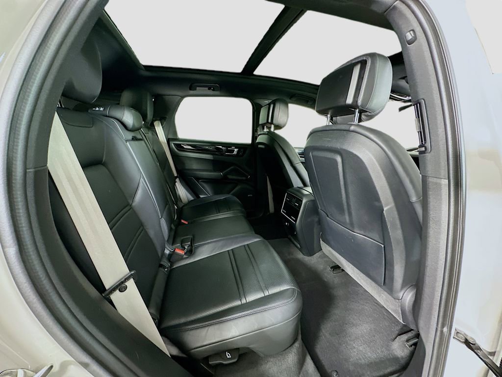 Certified 2022 Porsche Cayenne AWD/4WD image 30