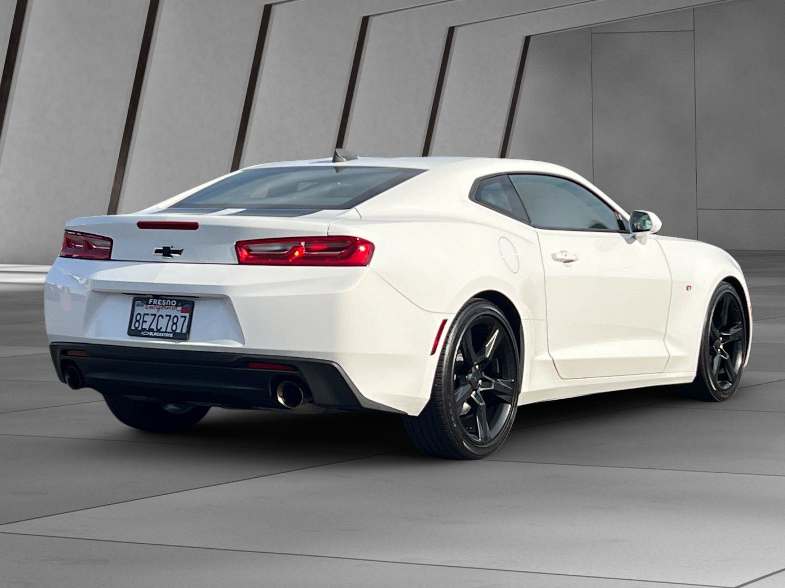 Used 2018 Chevrolet Camaro LT RWD image 4