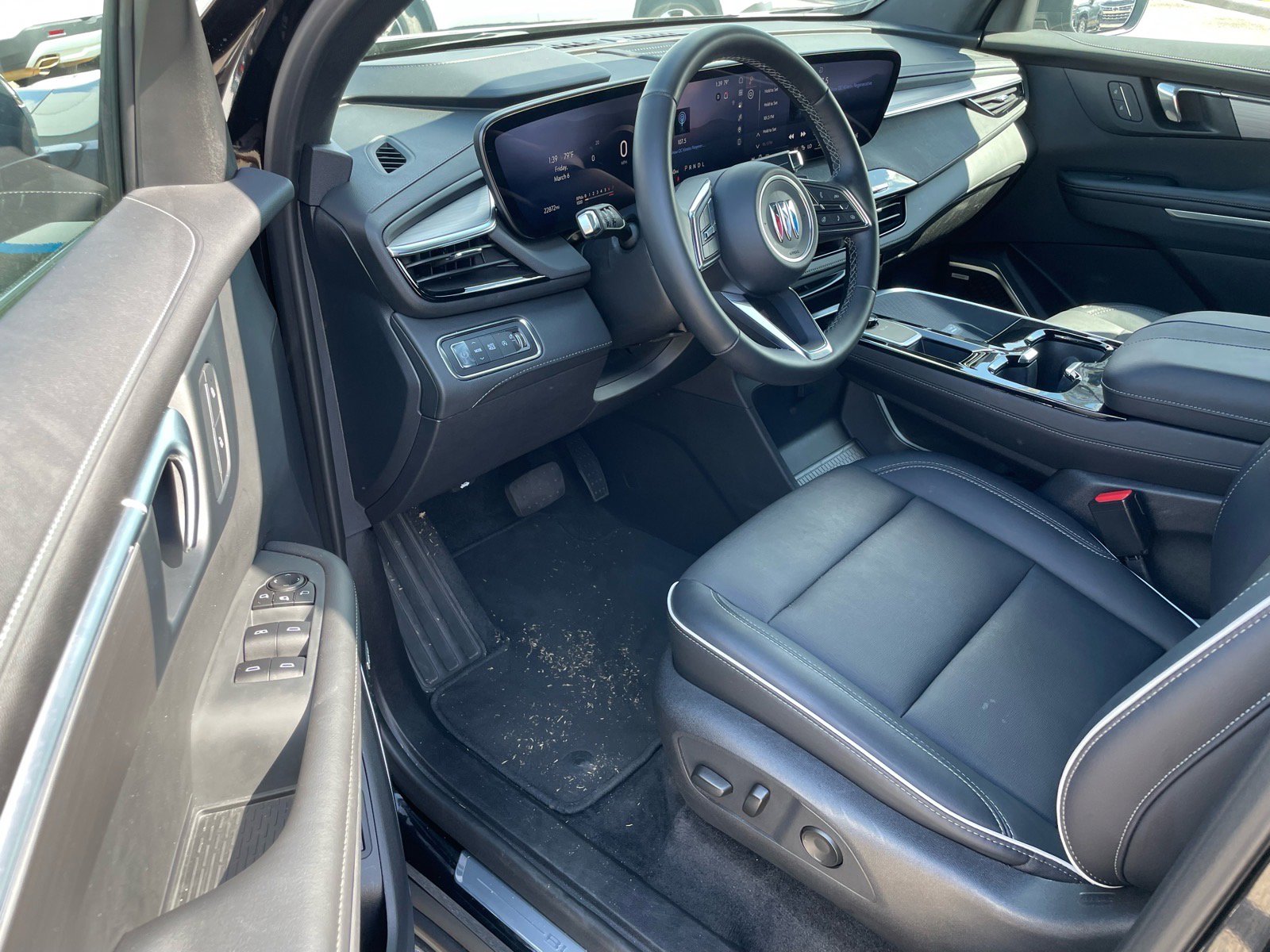 Used 2025 Buick Enclave Preferred image 4