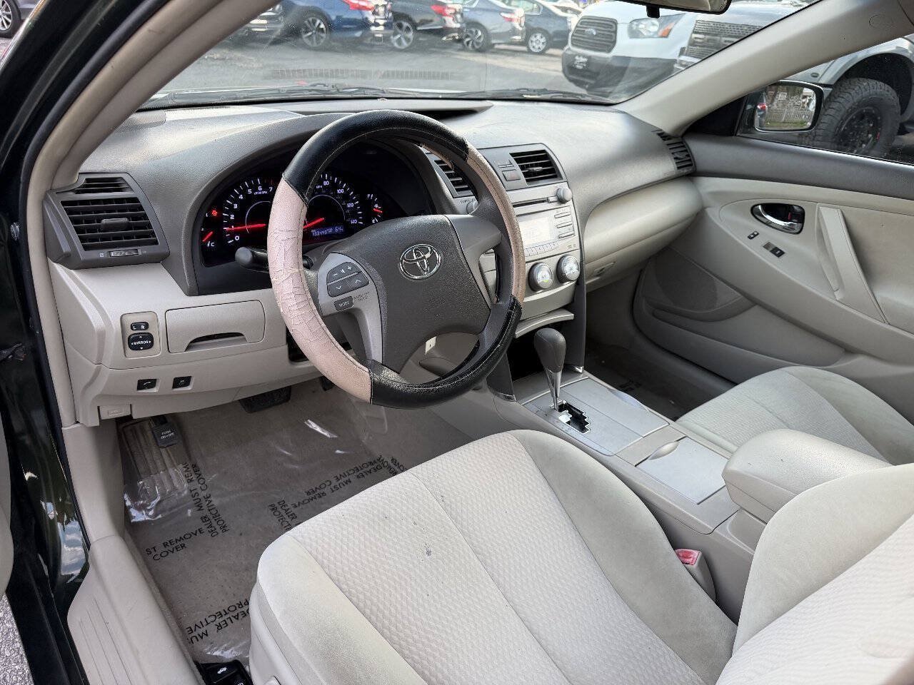 Used 2011 Toyota Camry LE FWD image 24