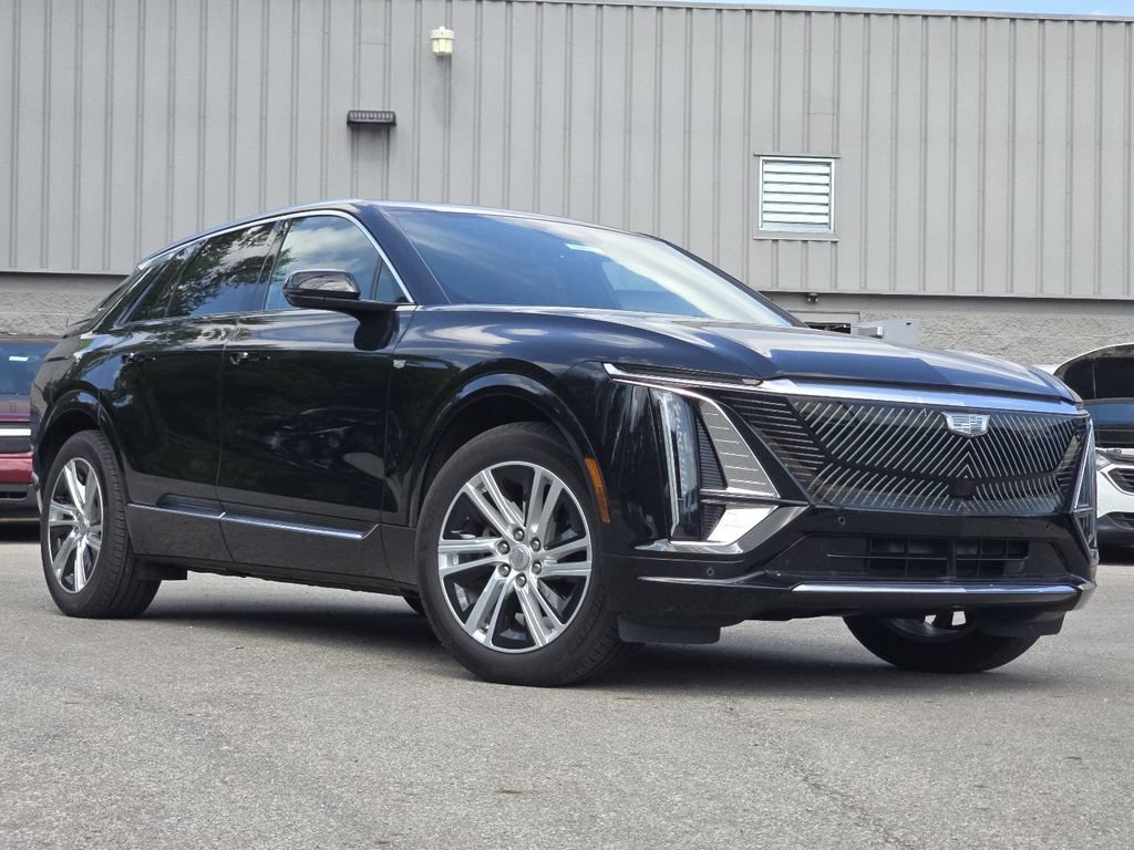 Used 2024 Cadillac Lyriq Tech AWD/4WD image 2
