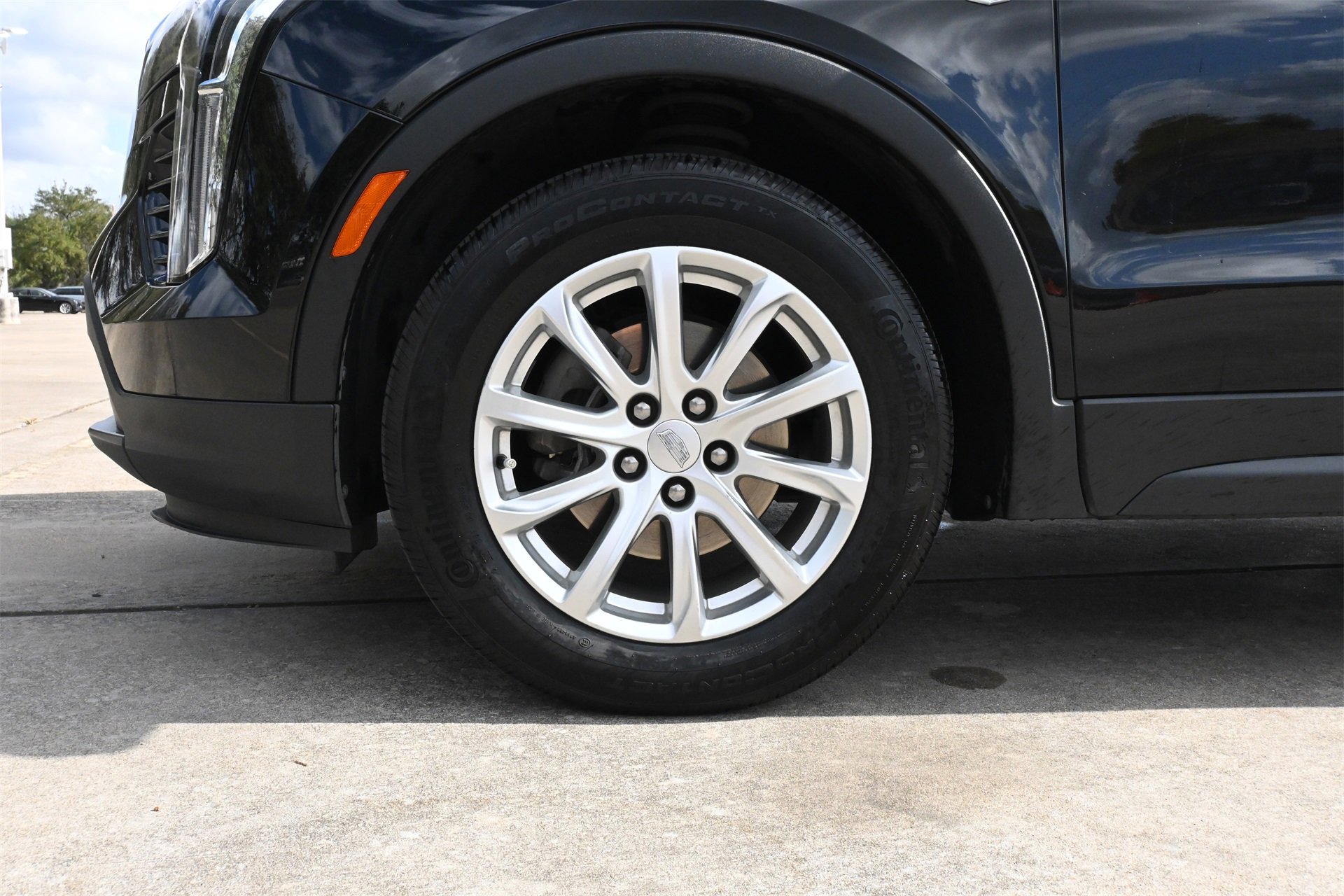 Certified 2023 Cadillac XT4 Luxury w/ Cold Weather Package image 28