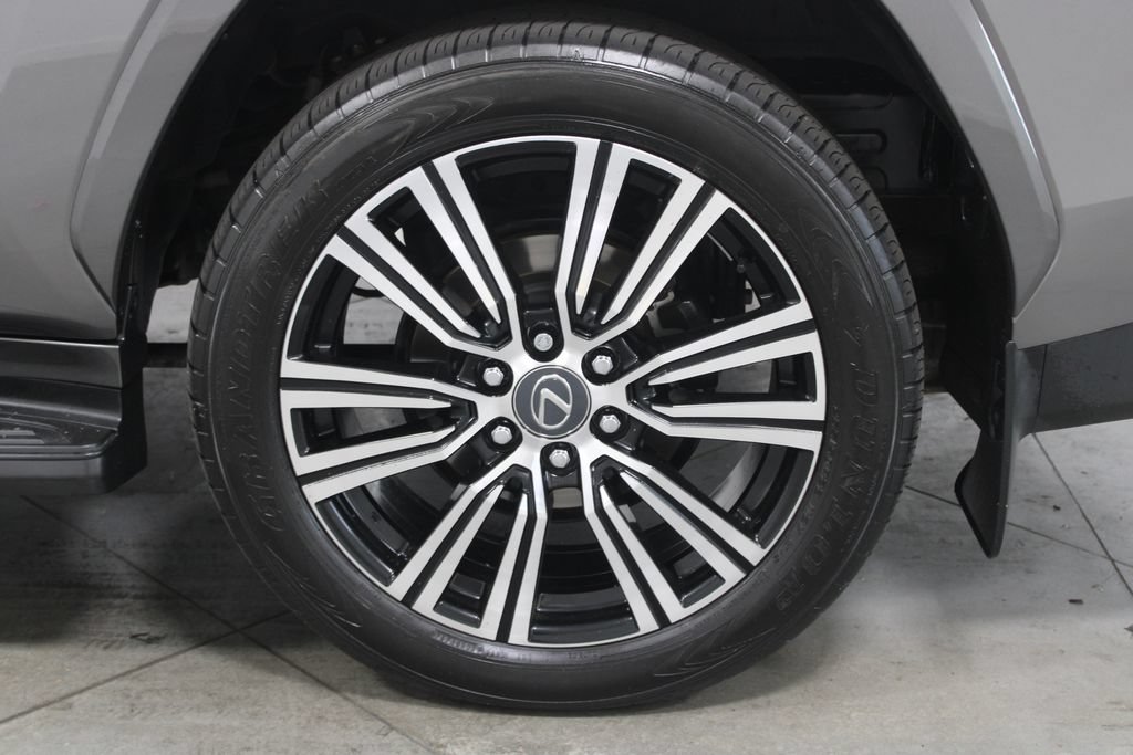Used 2024 Lexus LX 600 4WD w/ Luxury Package image 18