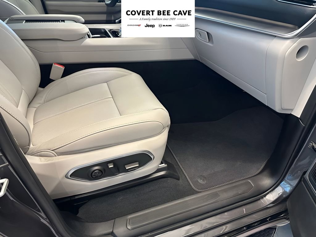 New 2026 Jeep Grand Wagoneer L 4WD image 12