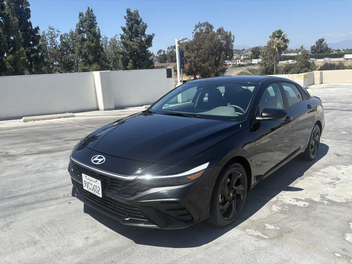Used 2026 Hyundai Elantra Sport FWD image 4
