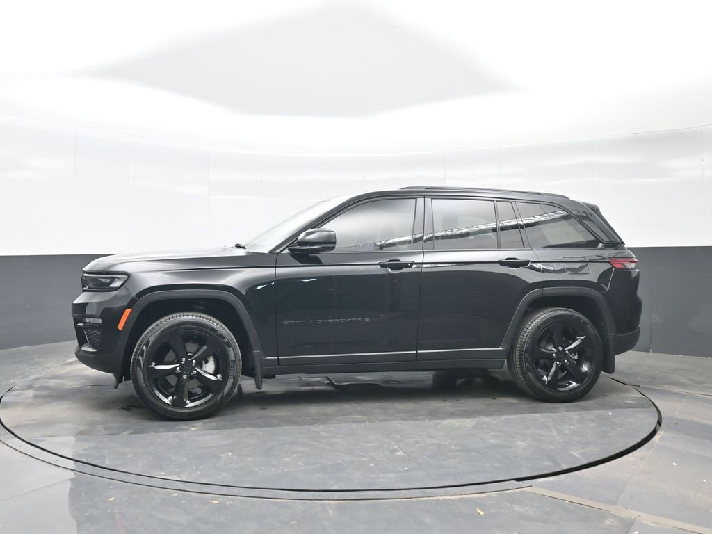 Used 2025 Jeep Grand Cherokee Limited w/ Black Appearance Package image 3