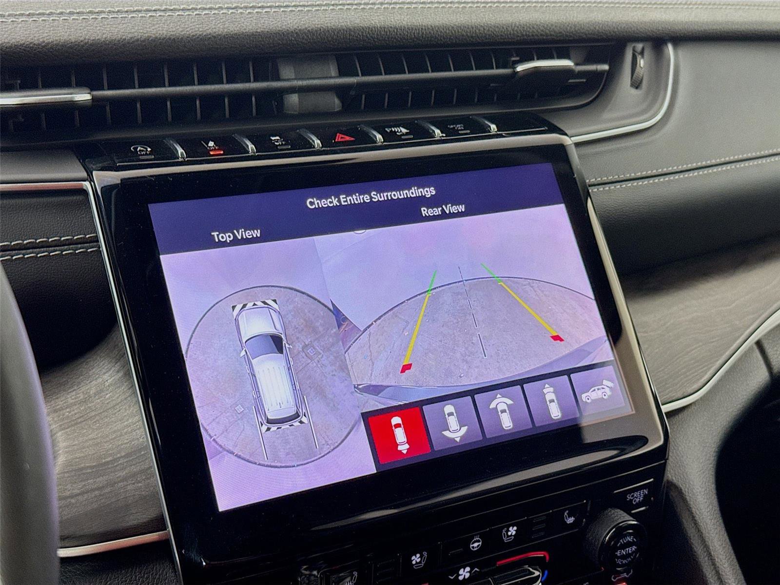 Used 2023 Jeep Grand Cherokee Limited w/ Luxury Tech Group II image 13