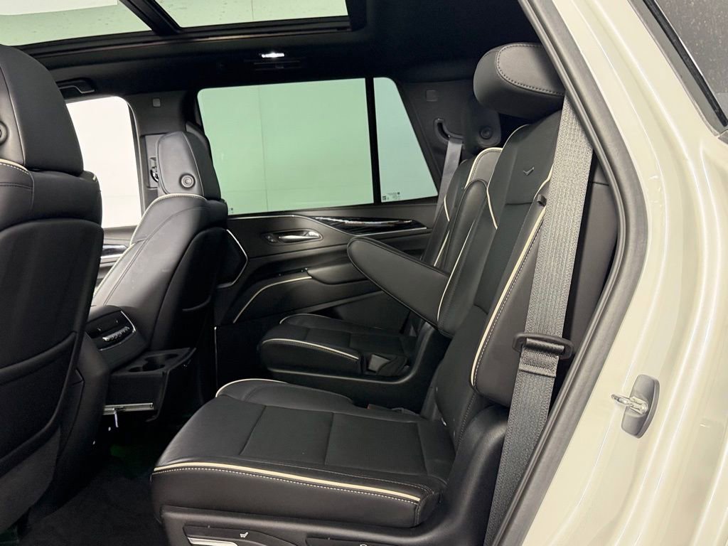 Used 2021 Cadillac Escalade Sport w/ LPO, ONYX Package image 27