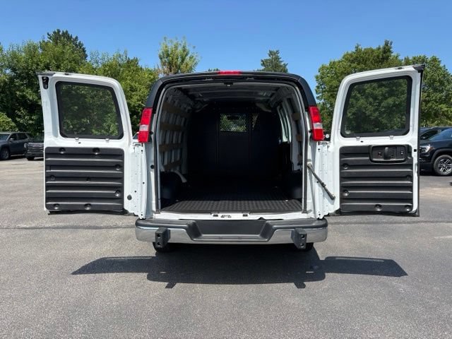 Used 2025 GMC Savana 2500 w/ Driver Convenience Package RWD image 7