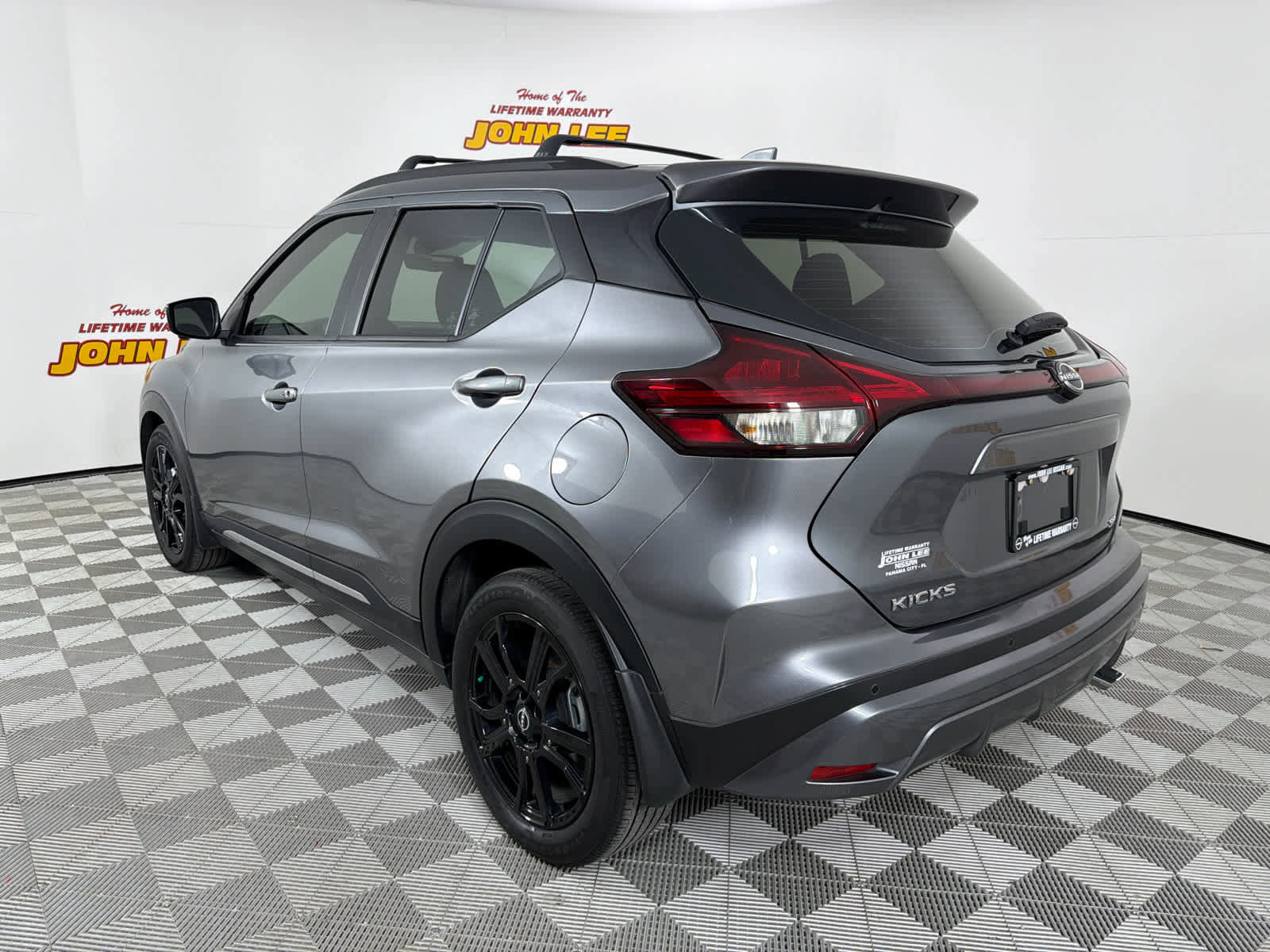 Used 2022 Nissan Kicks SR w/ Interior Electronics Package image 3