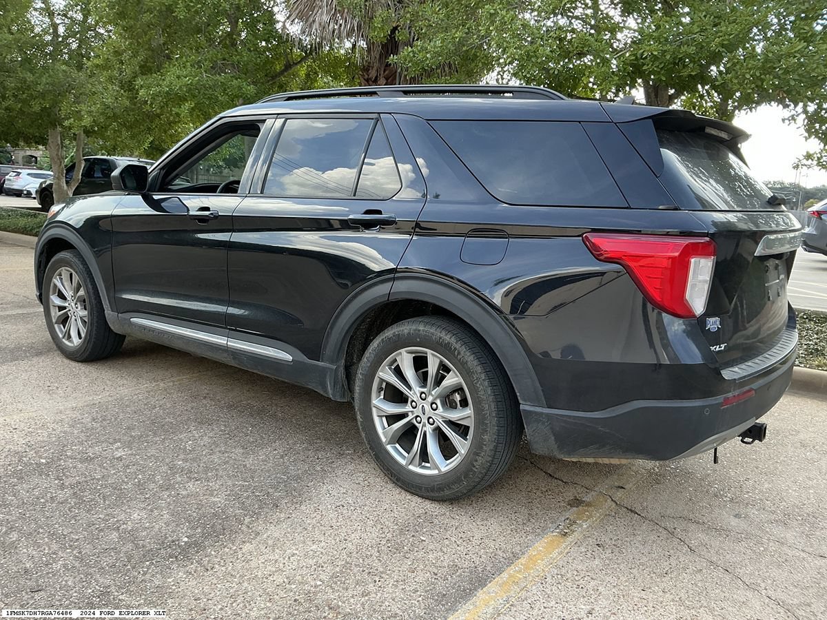Used 2024 Ford Explorer XLT w/ Equipment Group 202A RWD image 5