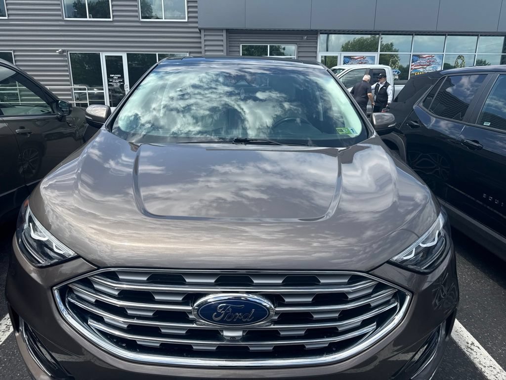 Used 2019 Ford Edge Titanium w/ Equipment Group 301A AWD/4WD image 2