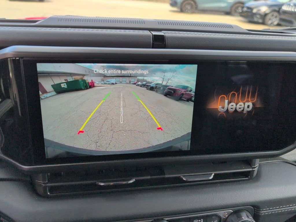 Used 2025 Jeep Wrangler Unlimited Sahara image 18