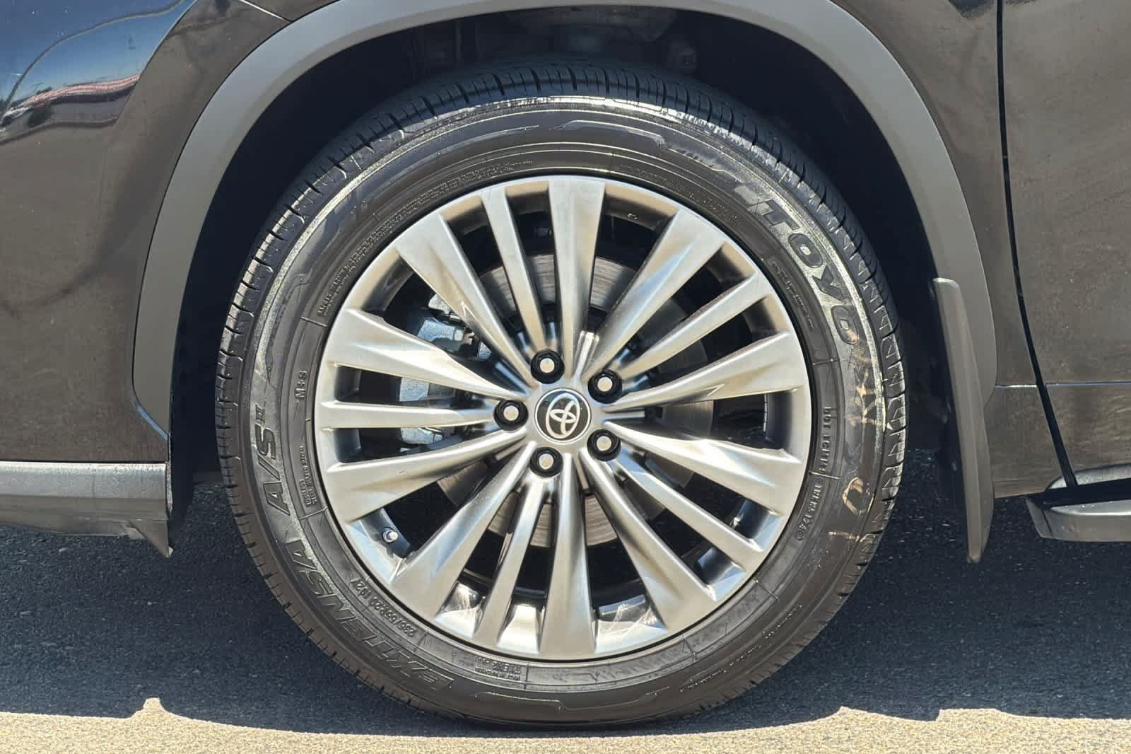 Used 2021 Toyota Highlander Platinum FWD image 32